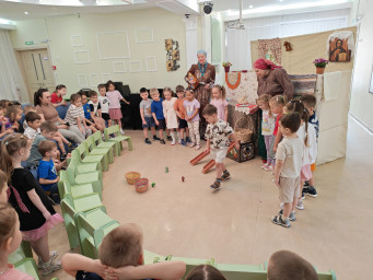 Спектакль фольклорного театра «Ситцевая деревенька» — «Пасхальный день» 2 Спектакль фольклорного театра «Ситцевая деревенька» — «Пасхальный день» 2