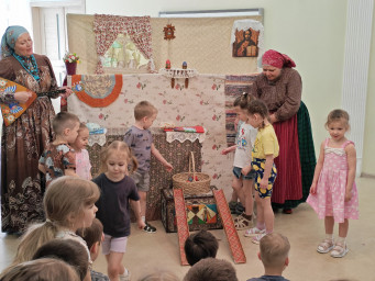 Спектакль фольклорного театра «Ситцевая деревенька» — «Пасхальный день» 4 Спектакль фольклорного театра «Ситцевая деревенька» — «Пасхальный день» 4