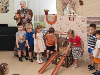 Спектакль фольклорного театра «Ситцевая деревенька» — «Пасхальный день» 1 Спектакль фольклорного театра «Ситцевая деревенька» — «Пасхальный день» 1