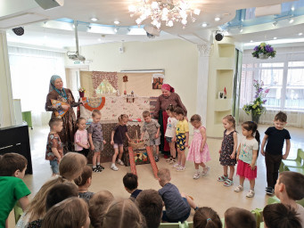 Спектакль фольклорного театра «Ситцевая деревенька» — «Пасхальный день» 5 Спектакль фольклорного театра «Ситцевая деревенька» — «Пасхальный день» 5