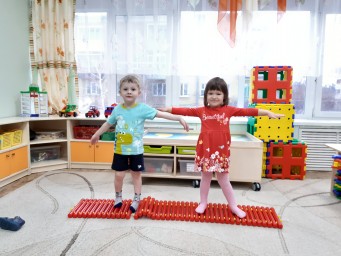 Ходьба по массажной дорожке