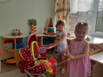 Зорина Диана и Мартынюк Вика