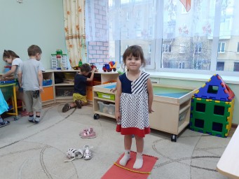 Упражнения на массажной дорожке