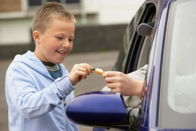 Как сформировать у ребенка навыки безопасного общения с незнакомцами.